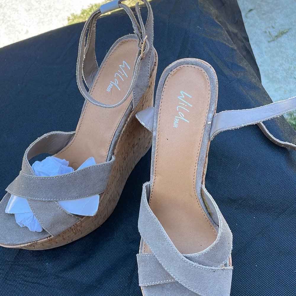 Shoe - Picture 2 of 5